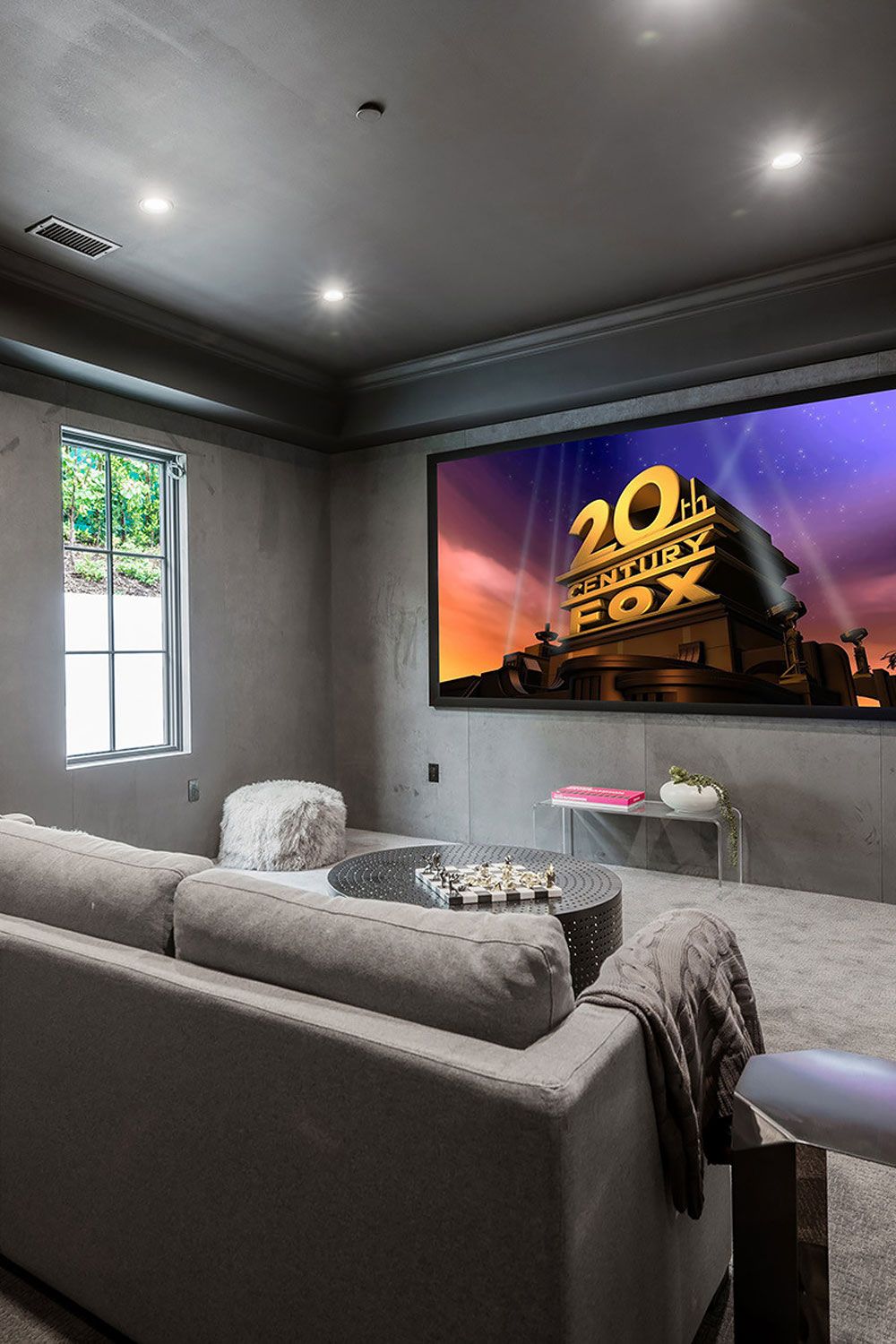 18+ Home Theater Ideas ( BLISSFUL NEST ) - Stunning Theater Rooms Home Theater Room Design, Home Cinema Room, Home Theater Rooms, Theatre Design, Theatre Room, Small Movie Room, Media Room Design, Studio Room, Art Studio