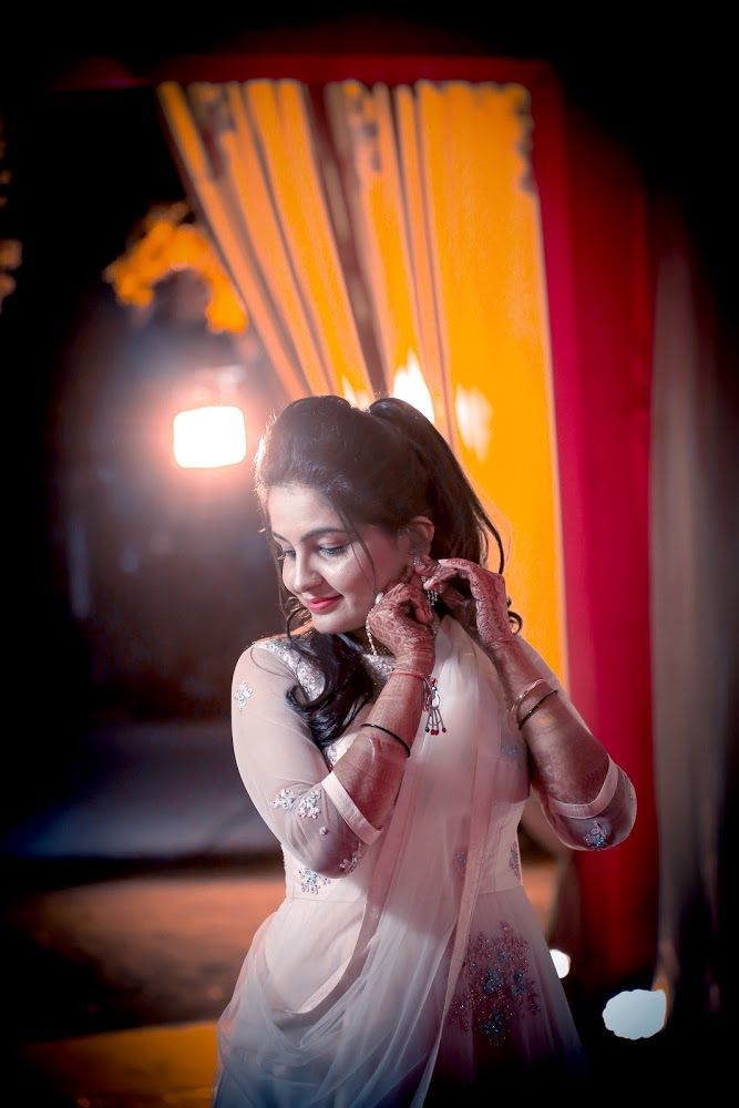 Indian Bride Photography Poses Wedding Couple Poses Photography Girl Photography Bridal