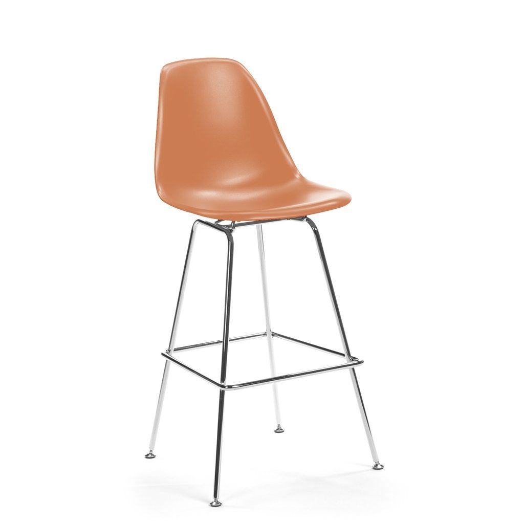 High-quality reproduction of Charles and Ray Eames’s design.
The Eiffel Chair is perhaps Charles and Ray Eames' most iconic design, with a timeless and universal appeal that enjoys as much popularity today as when it was first created in 1950. The Eameses believed that every detail of a design was important, and in fact, that the details were what made the design. It is called the "Eiffel" chair for the structure of the base; this version features a stool base in counter or bar height. Chaise Eiffel, Eiffel Chair, White Beige, Pink Brown, Bar Seating, Charles & Ray Eames, Stainless Steel Legs, Marine Blue, Bar Height