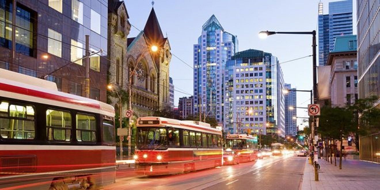 أفضل المدن في كندا للعيش فيها للمهاجرين واللاجئين Canada Travel Toronto Canada National Geographic Travel