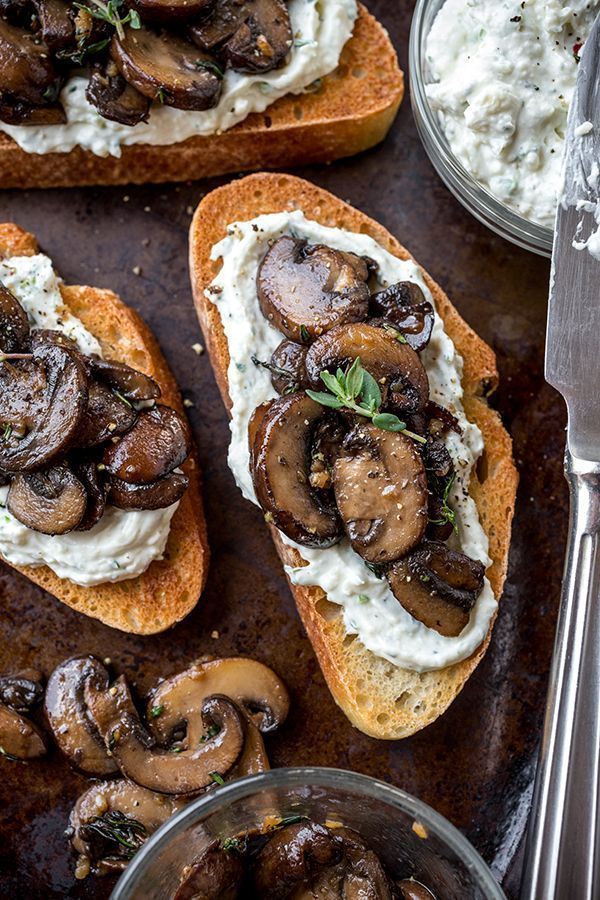 Buttery Garlic Mushroom Toast with Herbed Ricotta Spread Vegetarian Recipes, Cooking Recipes, Healthy Recipes, Sourcrout Recipes, Canapes Recipes, Icing Recipes, Cooking Bacon, Cooking Food, Appetizer Recipes