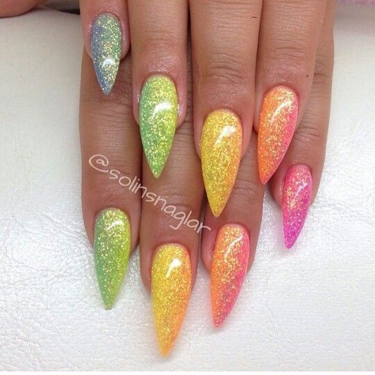 Regenbogen Glitzernagel Perfekt Fur Stolz Glitzernagel Regenbogen Nagel Regenbogen
