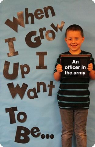 "When I Grow Up" student photo idea. Maybe fir kindergarten or 8 th grade?? Pre K Graduation, Kindergarten Graduation, Kindergarten Classroom, Preschool Bulletin, Classroom Fun, Classroom Activities, School Activities, Holiday Classrooms, Future Classroom