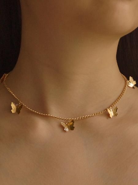 Girls can be extremely trendy and fashionable by choosing jewellery ideal for th...