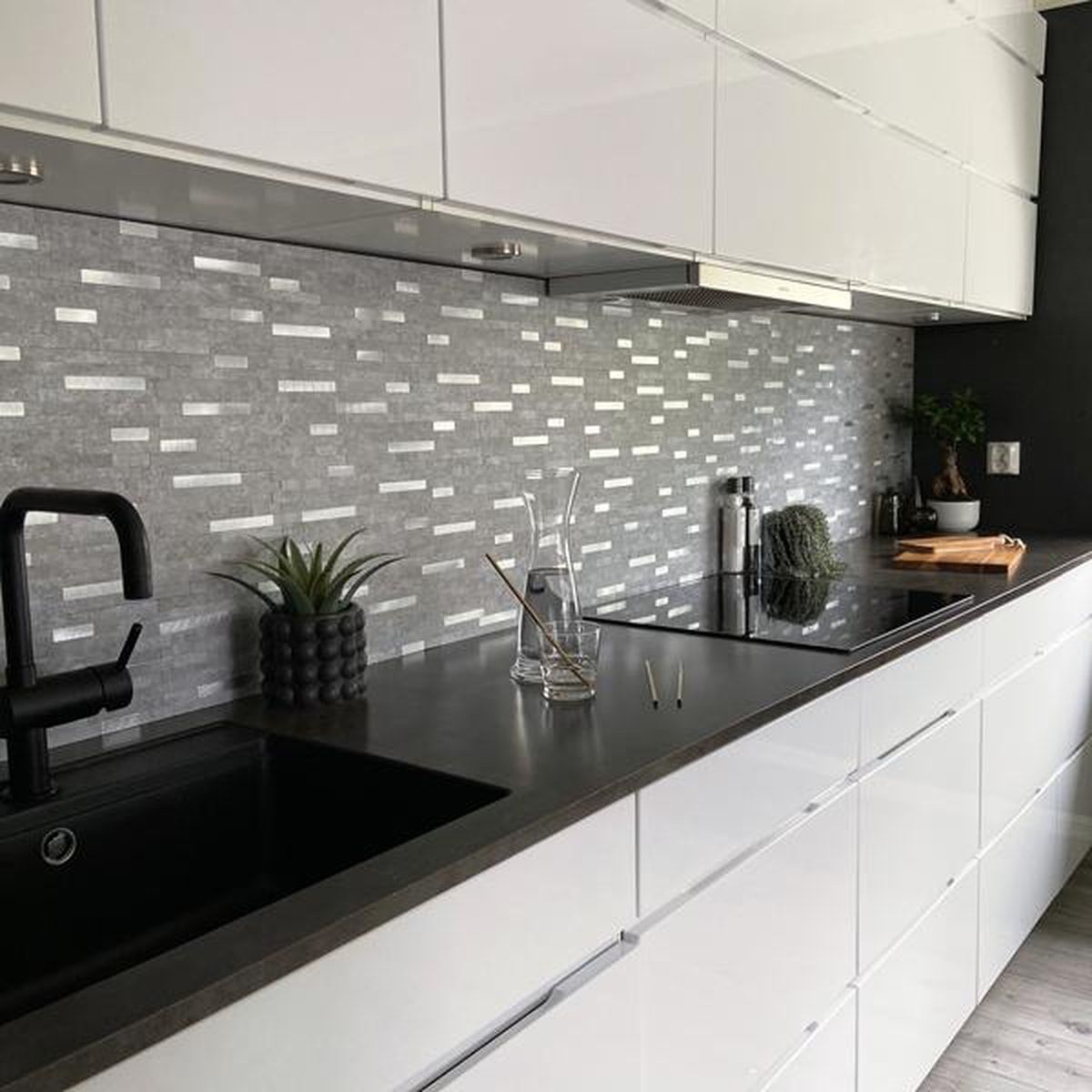 Premium selvklebende fliser - Stein lys grå - HØY KVALITET - Lindas Dekor Kitchen Cabinets, Premium, Home Decor, Design, Products, Modern, Lily, Stone, Creative