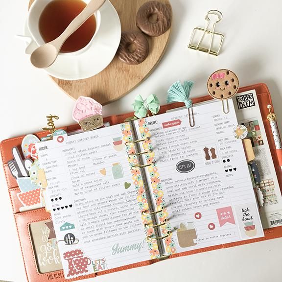 Today we're sharing a 'throwback Thursday' post from last year when creative team member Kylie Kingham shared an amazing Recipe planner that our fans just loved!! When I first saw the release of the new ‘Recipe’ themed planning goodies, I was a little bit excited. I must admit that I am no master chef. I find recipes and rip them out of a magazine, stuff them in a drawer for a later date. Yes, shocking I know. I had tried notebooks and cook books for my organisation but nothing worked right for Homemade Recipe Books, Recipe Book Diy, Diy Recipe Binder, Recipe Binders, Bullet Journal Ideas, Bullet Journal Inspiration, Food Journal, Meal Planner, Happy Planner