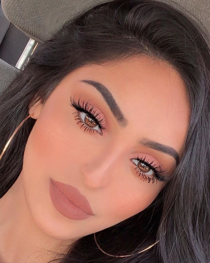 maquillaje de novia pero con ojos fox Soft Glam Makeup, Dark Skin Makeup, Natural Eye Makeup, Sleek Makeup, Neutral Makeup, Natural Eyeshadow, Makeup Eye Looks, Pretty Makeup, Simple Makeup