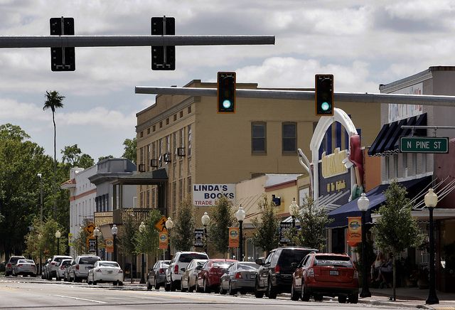 Things To Do In Sebring Fl >> A View Looking Up N Ridgewood Dr Toward Circle Park In Downtown Things To Do In Sebring Fl >> A View Looking Up N Ridgewood Dr Toward Circle Park In Downtown