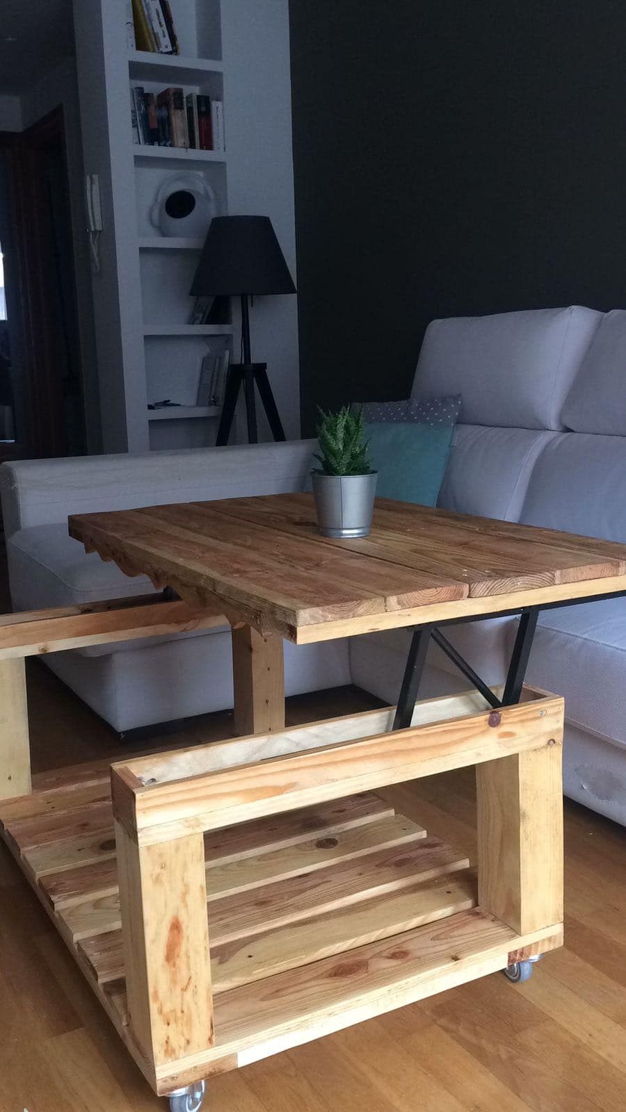 Una mesa elevable de palets para un salón | creative furniture ... Una mesa elevable de palets para un salón | creative furniture ...