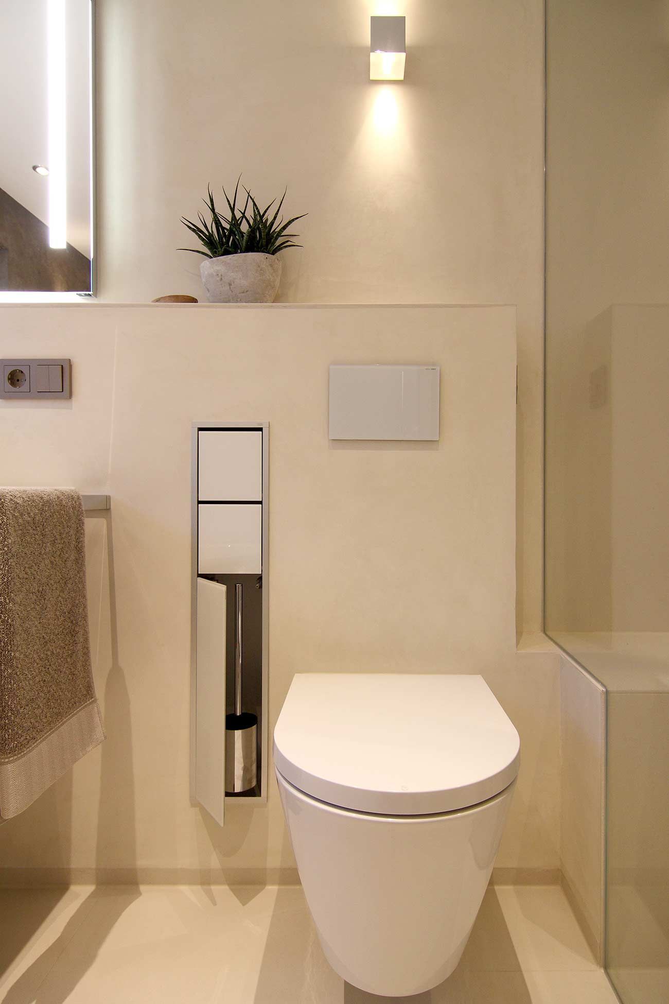 Heimwohl Badezimmer Aufgeraumter Wc Bereich Mit Schlichtem Wc Einbaumodul Und Rahmenloser Druckerplatte In 2020 Badezimmer Badezimmerideen Badezimmer Im Keller