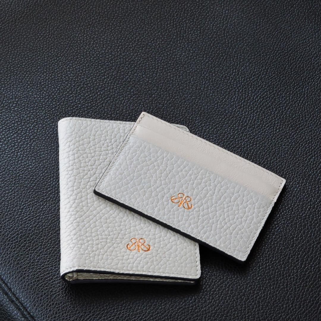 Kirik Beyaz S5slim Cuzdan Ve S3 Kartlik Set Eski Klasik Cuzdanlara Veda Zamani Geldi Yaninizda Kibar Zarif Kaliteli Bir Cuzdan Tasi Bag Set Wallet Leather