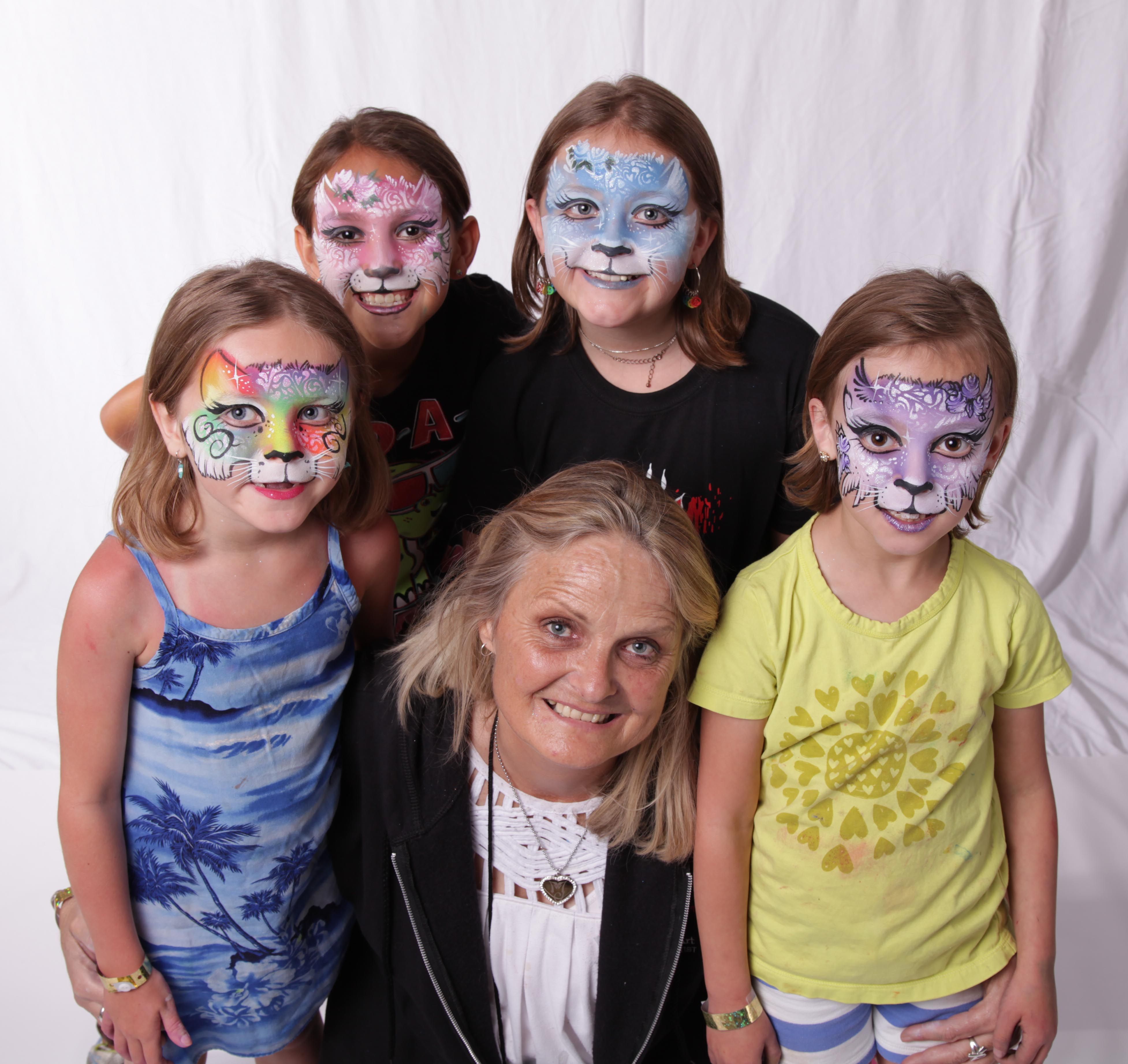 artist Lynne Jamieson at the FABAIC fantastic artist !! Face Painting