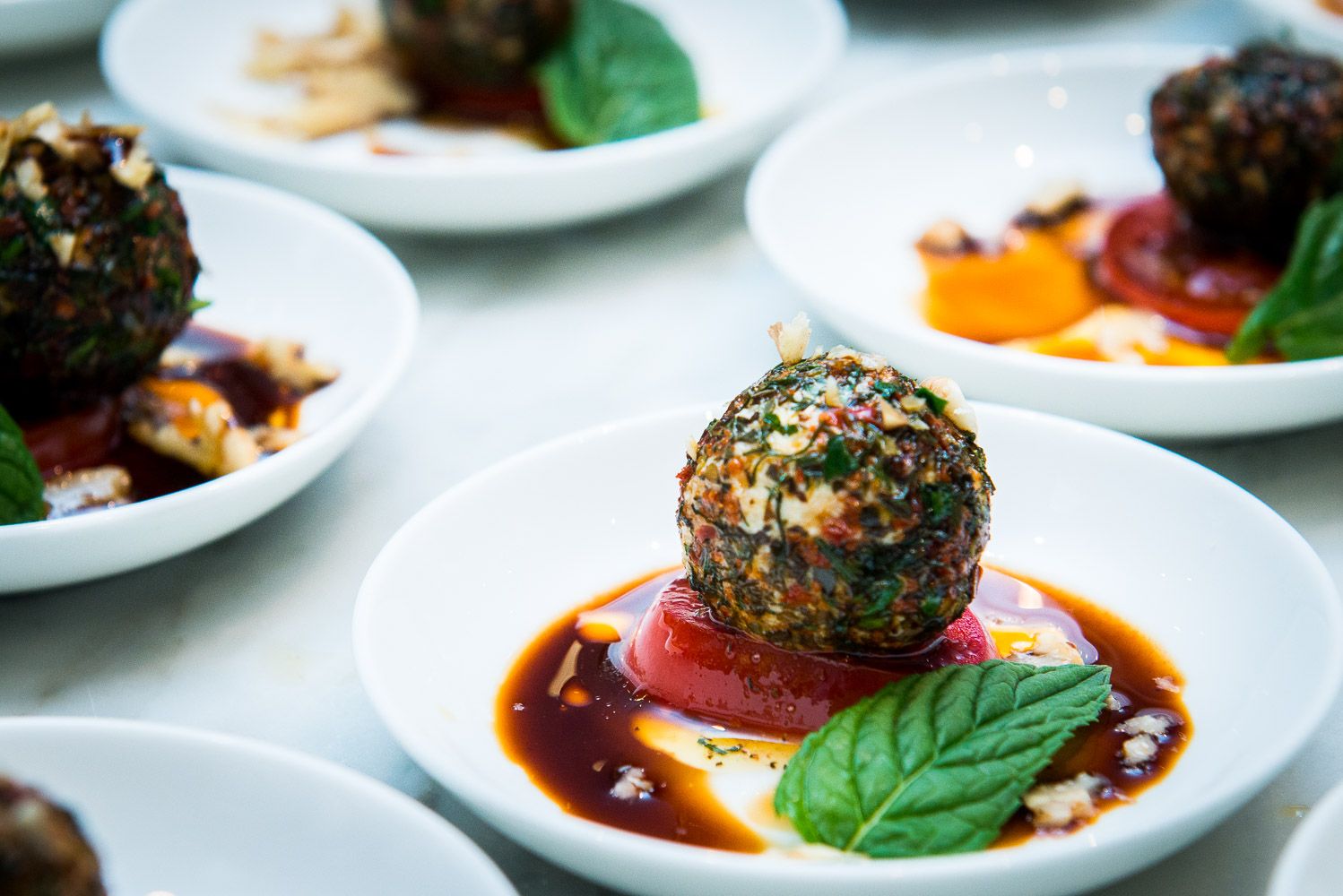 Somon Tava ve Kaparili Patates Salatası Somon Tava ve Kaparili Patates Salatası