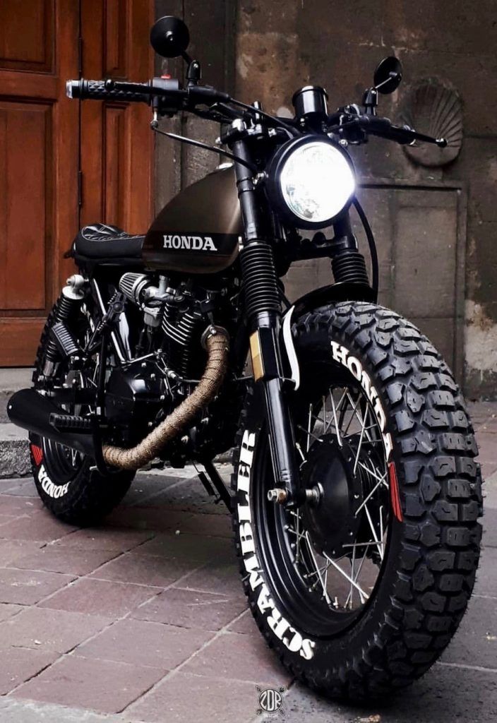 Motos Scrambler para salir del camino | Motociclismo | El124.com Honda Scrambler, Cafe Racer Honda, Motos Honda, Scrambler 125, Cafe Racer Bikes, Cafe Racer Motorcycle, Moto Bike, Motorcycle Style, Motorcycle Gear