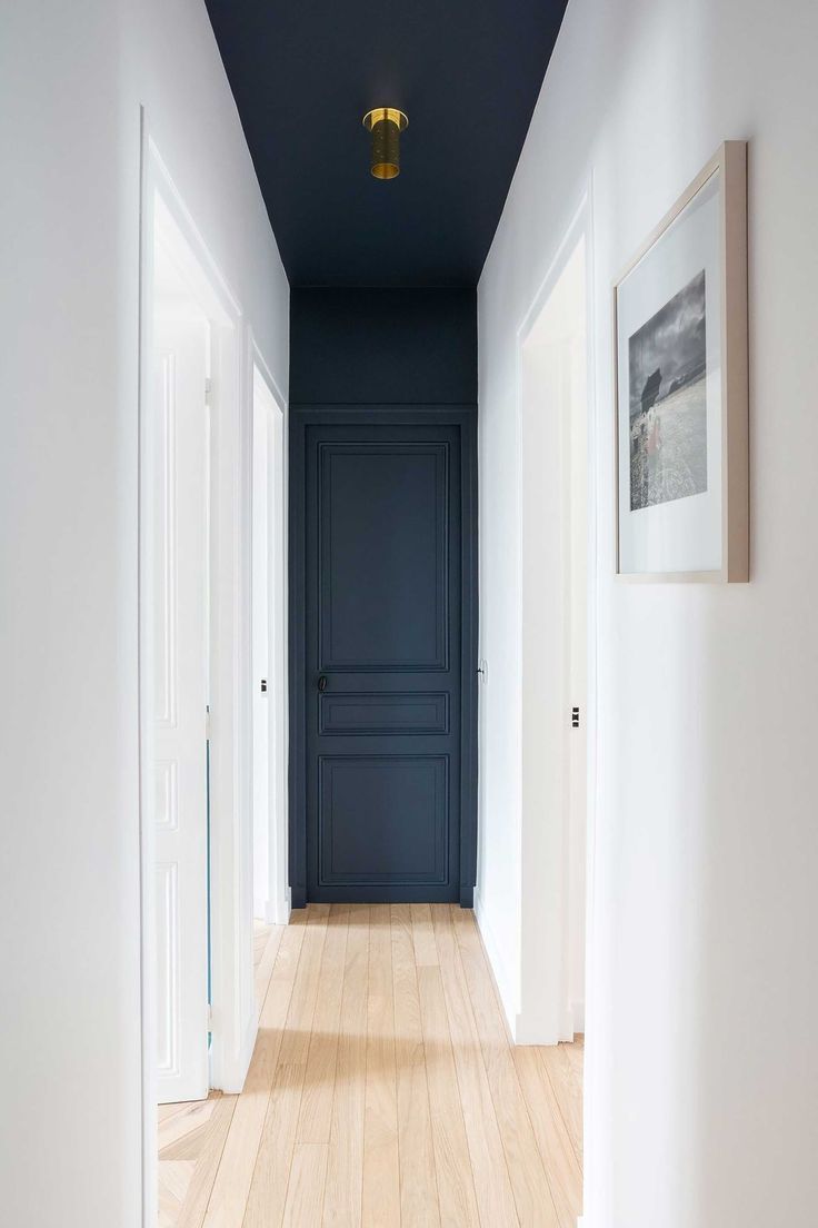 THROWBACK TREND THURSDAY: ACCENT WALLS MIGHT BE “COOL” AGAIN (& HERE’S HOW TO DO IT RIGHT) | Emily Henderson #accentwall #paintcolors #interiors Style At Home, Interior Design Living Room, Interior Decorating, Hallway Decorating, Decorating Ideas, Decorating Websites, Kitchen Interior, Interior Painting Ideas, Home Painting Ideas