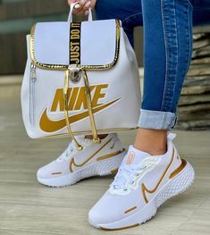 Cute Nike Shoes, Nike Air Shoes, Cute Nikes, Womens Fashion Sneakers, Nike Fashion, Fashion Shoes, Sneakers Women, Shoes Women, Leather Sneakers