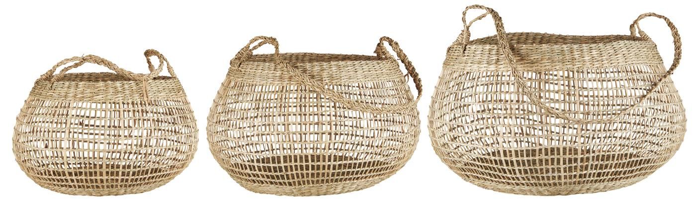 Lage zeegras manden met hengsel van het merk IB Laursen in witte badkamer Rock The Kasbah, Natural Branding, Long Handles, Kos, Bliss, Straw Bag, Hand Weaving, Danish, Baskets