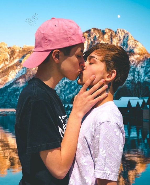 Nur Gay De Nur Gay De