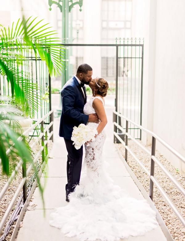 A glamorous wedding at The Corinthian in Houston, TX