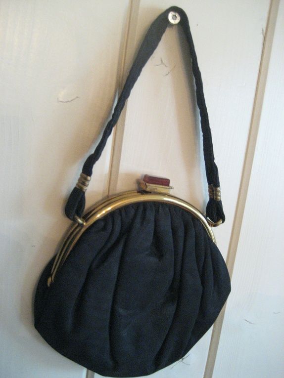 "BestasSelskapsveske" Second Hand, Gym Bag, Shopping, Vintage, Fashion, Baggers, Moda, Fashion Styles, Vintage Comics