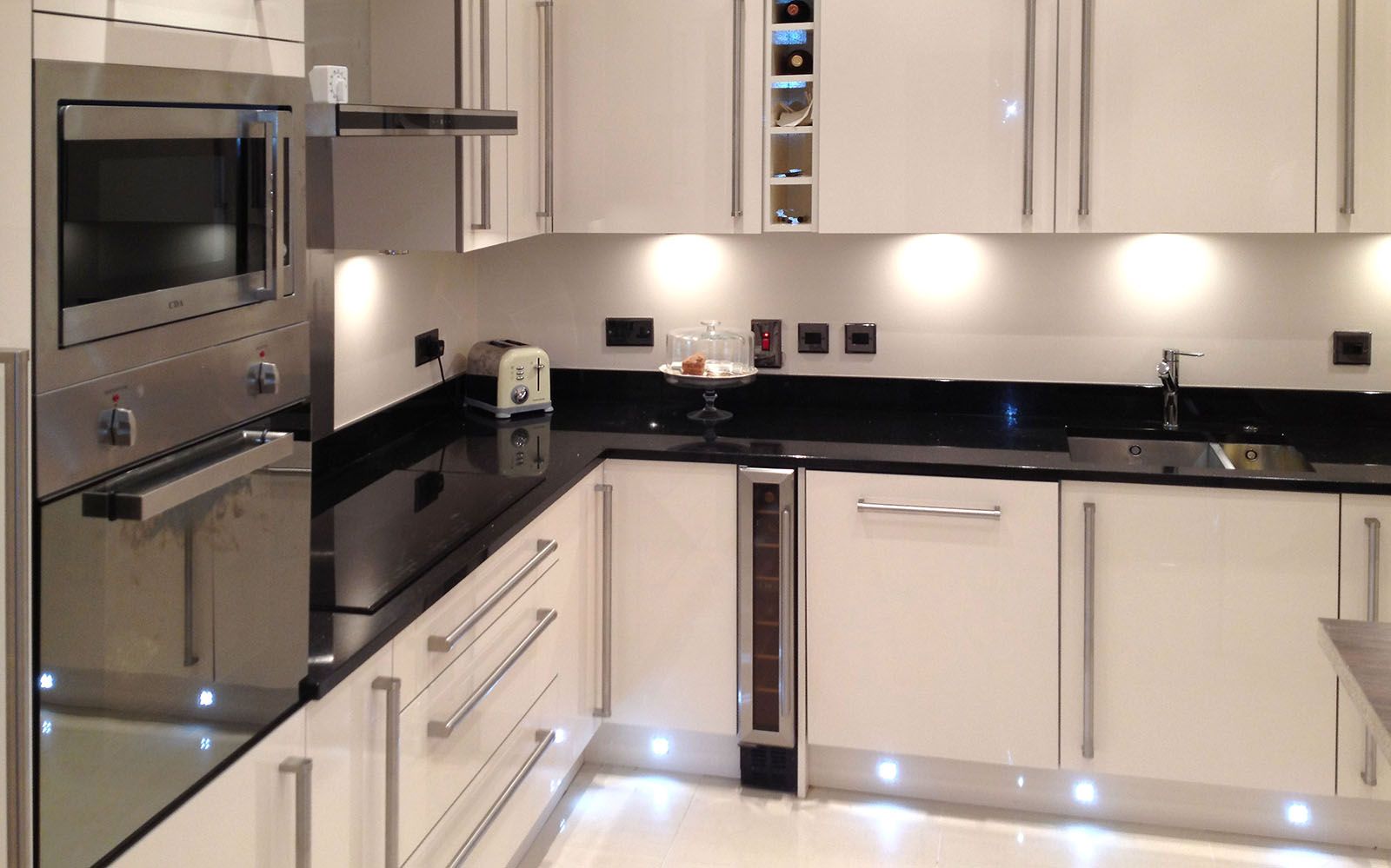 Great Colours Modern And Light Wine Shelf Plinth Lights
