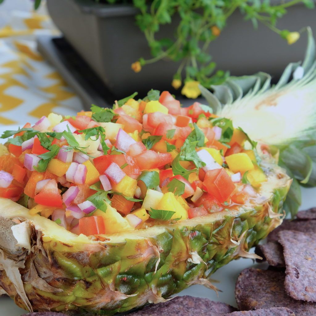 We’re so excited to share our Hawaiian Salsa recipe with you. This is the perfect dish to take to a… Hawaiian Salad, Hawaiian Food, Hawaiian Style, Hawaiian Cakes, Hawaiian Parties, Hawaiian Recipes, Hawaiian Chicken, Hawaiian Print, Homemade Salsa