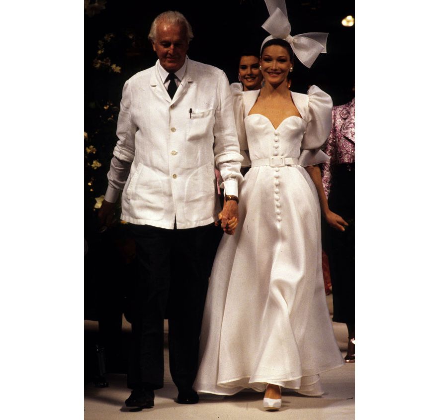 les robes de mariée mythiques iconiques de la haute couture mariage Carla Bruni au défilé haute