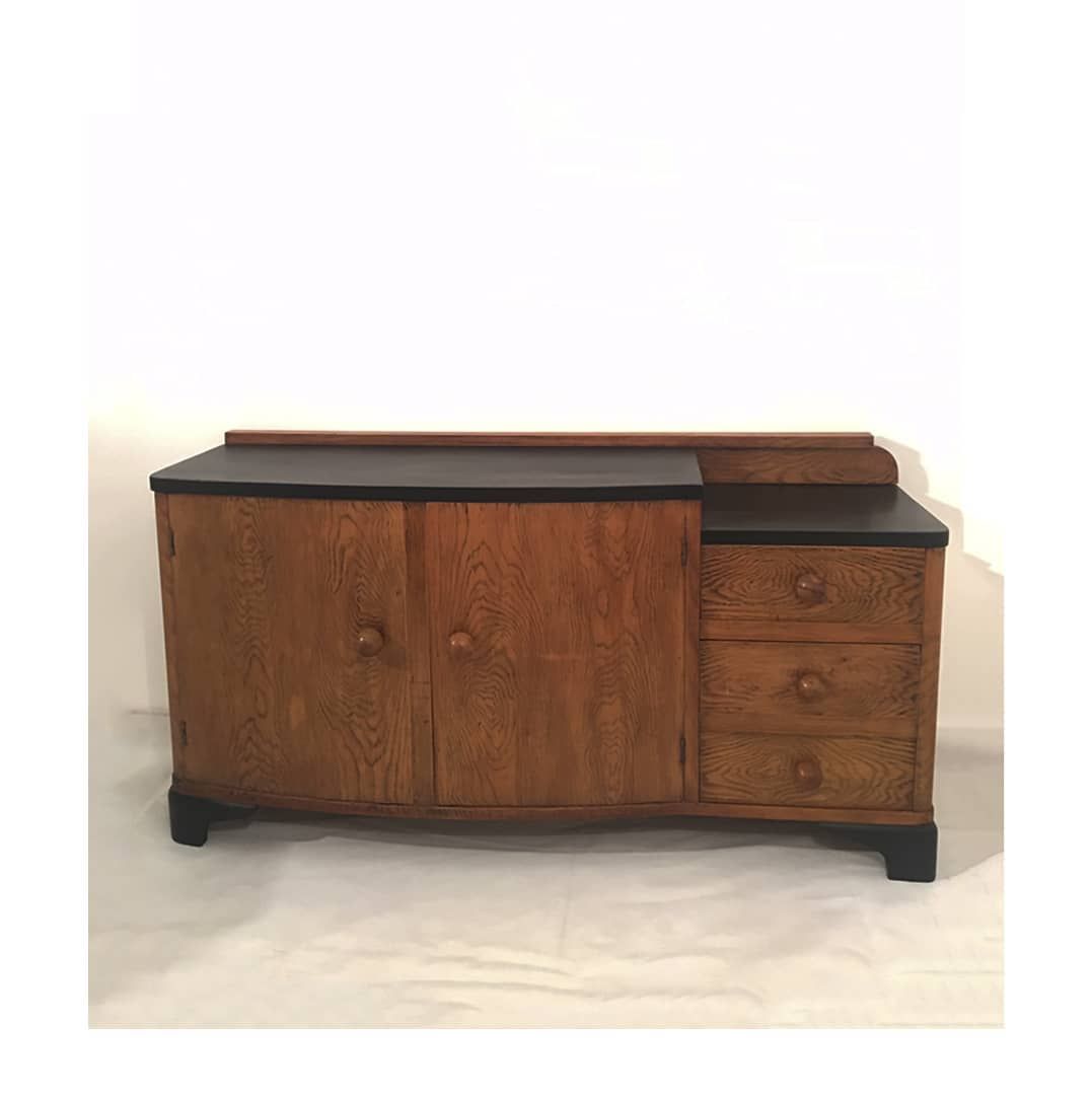 19 Me gusta, 0 comentarios - El Desván (@desvancba) en Instagram: "Buenas buenas!! Hoy les traemos esta cómoda restaurada de los 60's 🔨 La lijamos 🔨 Le devolvimos su…" Credenza, Buffet, Cabinet, Storage, Furniture, Instagram, Home Decor, Restored Dresser, The Loft
