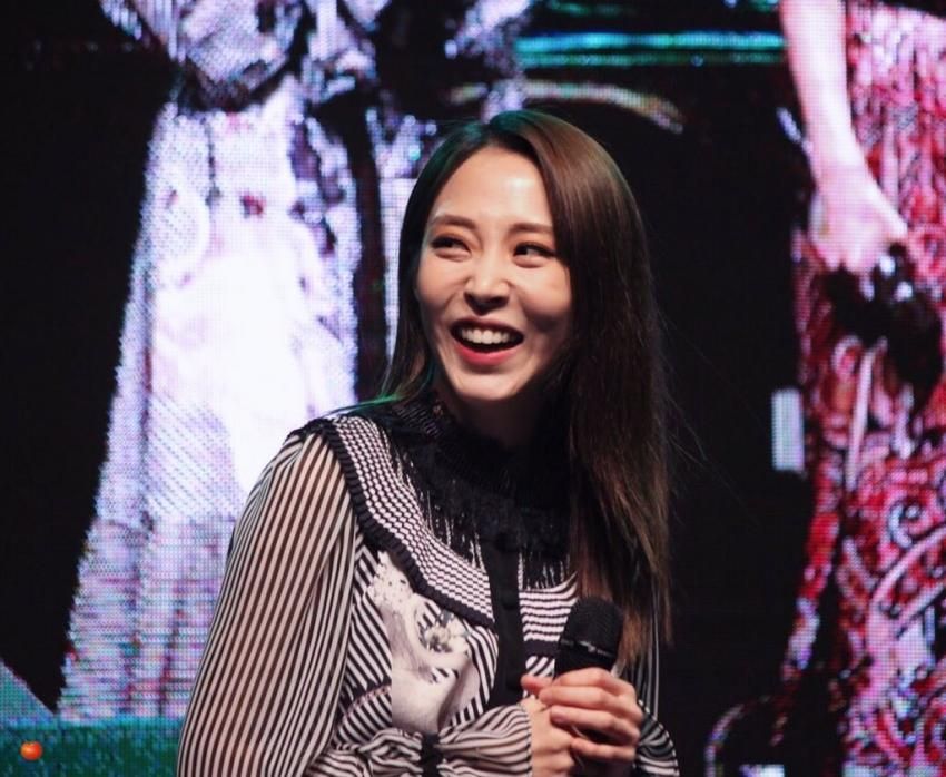 Moonbyul South Korean Girls Korean Girl Groups Photo Bubbles Mamamoo moonbyul-south-korean-girls-korean-girl-groups-photo-bubbles-mamamoo