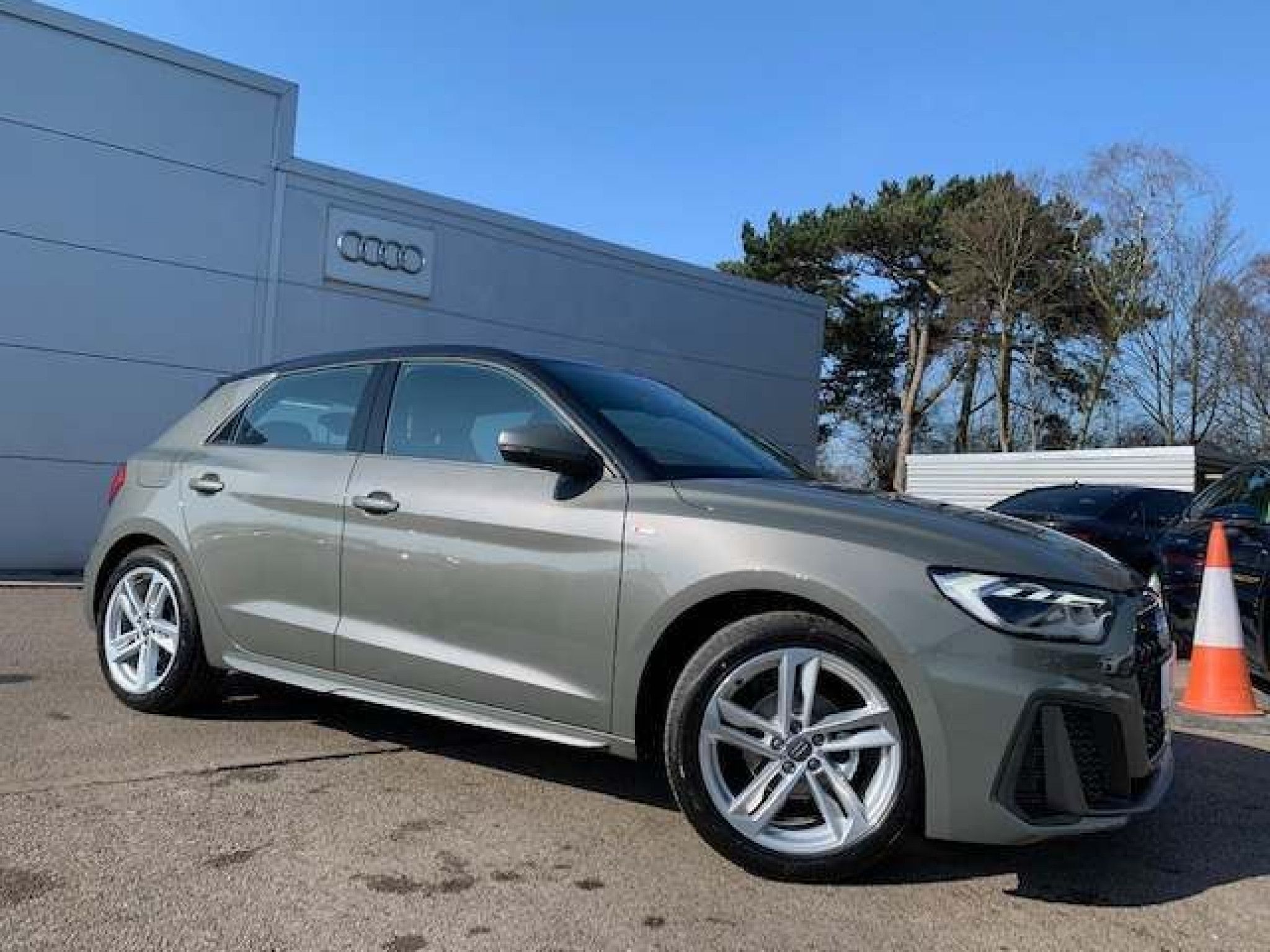 Audi A1 1 0 Tfsi 25 S Line Sportback S S 5dr In 2020 Audi A1