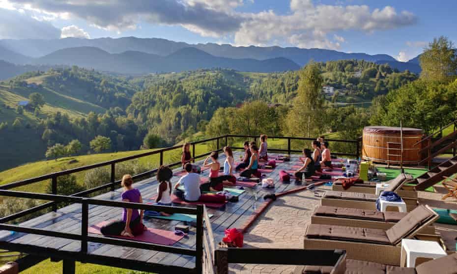 Vista with vinyasa … the view from the Akasha Wellness Retreat in Transylvania Mindfulness Retreat, Meditation Retreat, Meditation Space, Yoga Meditation, Yoga Retreat Center, Vision Board, Sup Yoga, Yoga Yin, Health Retreat