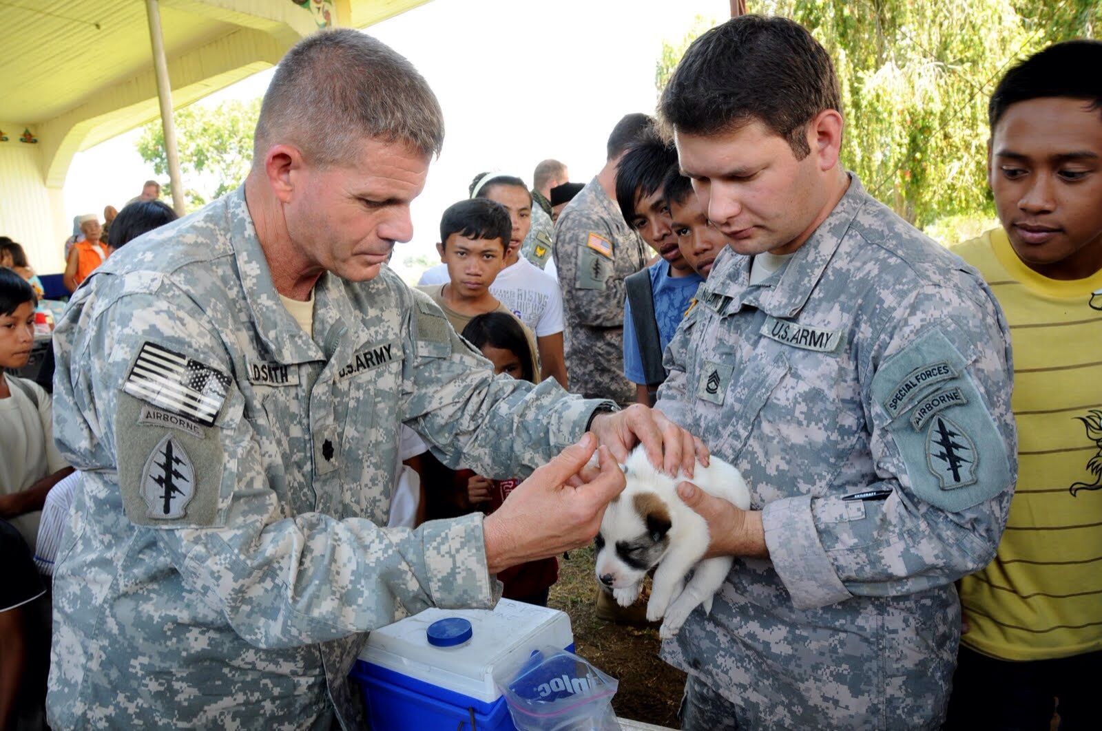 lanao del sur philippines nov 3 2009 special operations task special forces medical sergeant