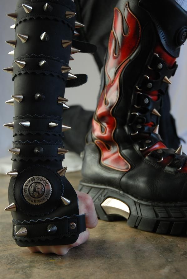 A power pack of #Newrockbootsforwomen is available here to Brake Boots Köp Shoes online