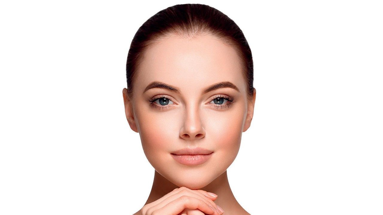 Güneş hasarı, hava kirliliği gibi çevresel faktörler, vitamin ve mineralden az beslenme, fazla kafein ve sigara tüketimi ve yaşlanma gibi sebeplerle cilt kalitesinde bozulmalar meydana geliyor. Gençlik Serumu, daha parlak ve sağlıklı bir cilt için kullanılan yöntemlerden biri. Vitamin, Serum