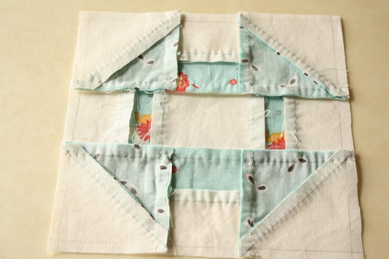 Somehow My Hand Pieced Hexie Quilt Hasn T Made It Up On The Blog Yet This Quilt Took Just Over A Year To Hexie Quilt Hand Pieced Quilts Quilt Sewing Patterns