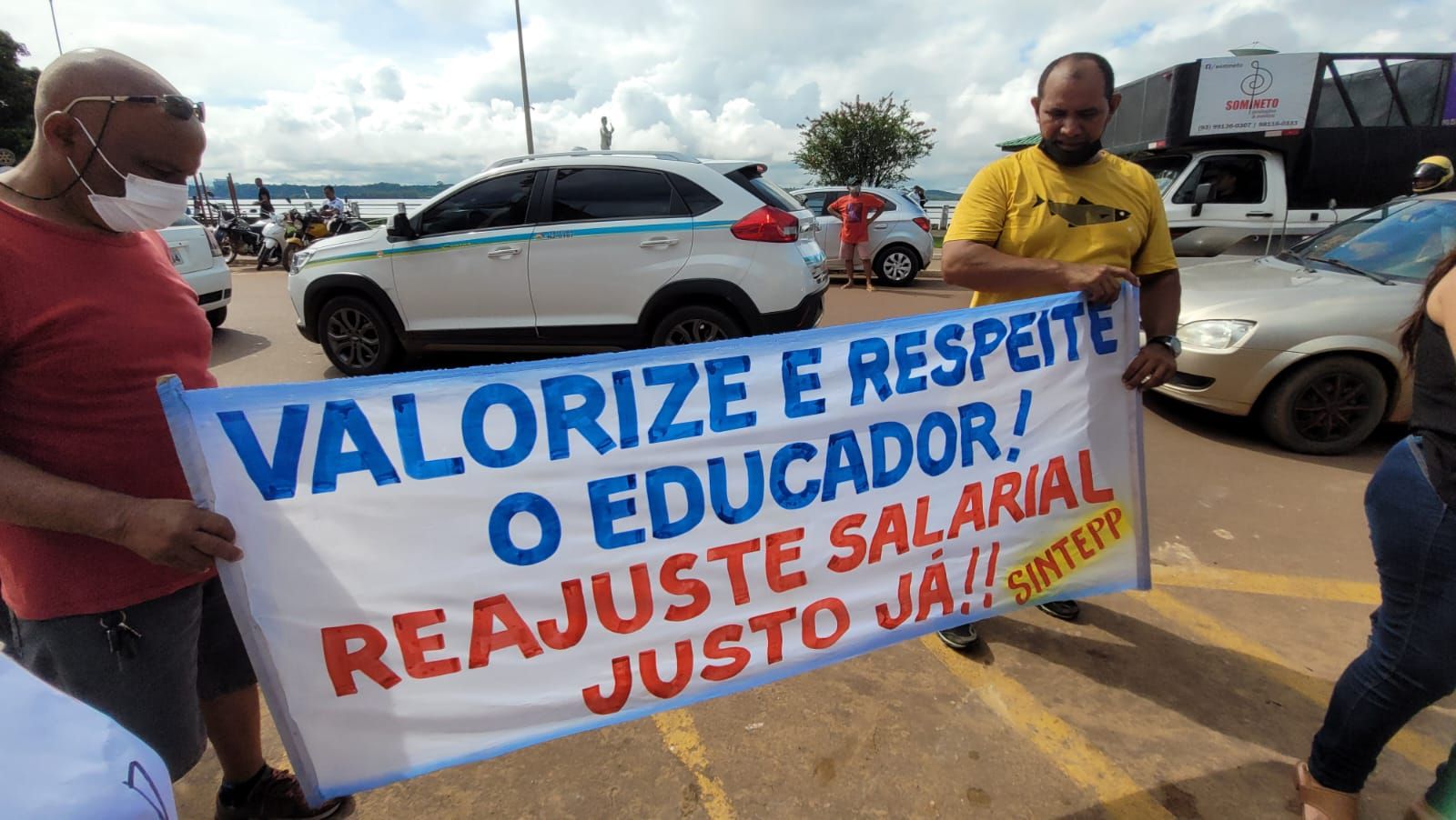 Foi durante a sessão ordinária na câmara municipal de vereadores realizada nesta terça-feira (22), em Itaituba, sudoeste do Pará. Que dezenas de professores e representante do sindicado dos trabalhadores da educação, se manifestaram usando carro de som e faixas para chamarem a atenção do poder legislativo quanto a sua pauta de reivindicação. A classe solicita… City Council, Teachers