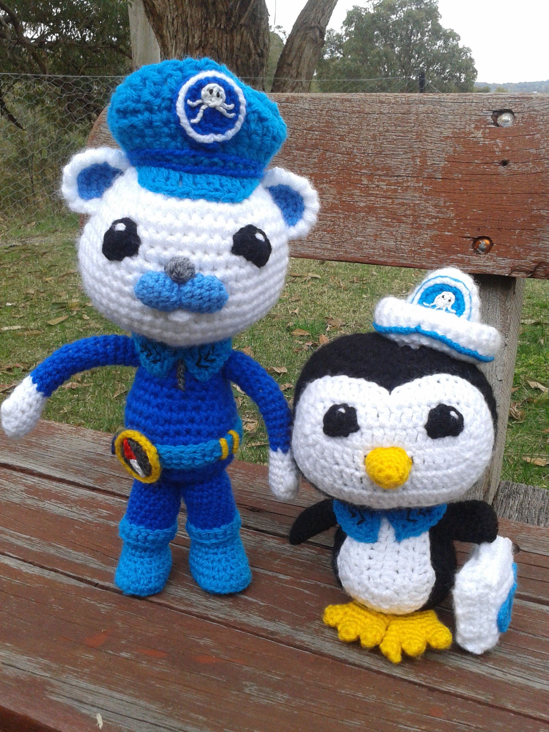 'Captain Barnacles' and 'Peso the Penguin' from 'Octonauts'. No pattern for these ones, but I made notes on my Ravelry projects pages. http://www.ravelry.com/projects/LindaDavie/captain-barnacles---octonauts Princesa Disney Bella, Octonauts, Penguins, Ravelry, Captain, Party Ideas, Notes, Made, Crochet