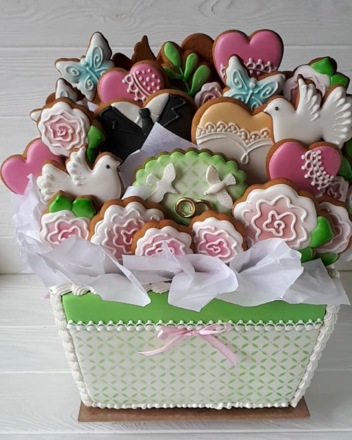Pin by Kate Duckett on between winter + spring Flower cookies, Flower cookies bo