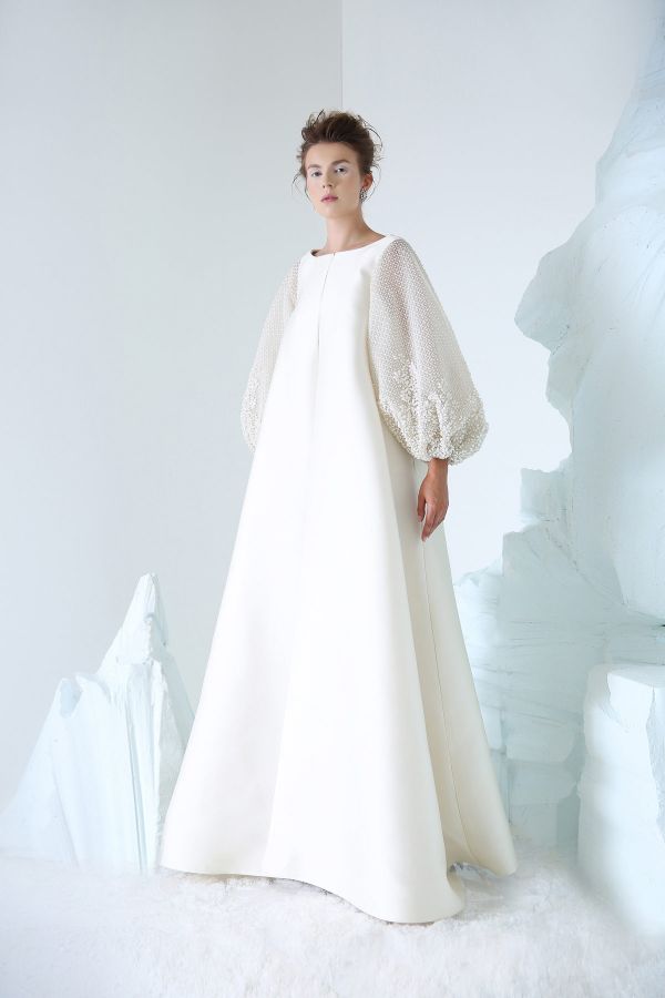 COUTURE AUTUMN WINTER 2018/2019 | NIKOLAI | NOT JUST A LABEL Abaya Fashion, Muslim Fashion, Couture Fashion, Fashion Dresses, Trendy Dresses, Nice Dresses, Dresses With Sleeves, Bridal Dresses, Wedding Gowns