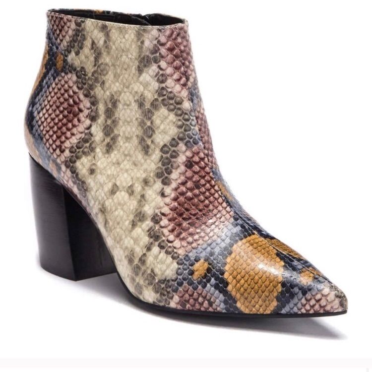 Jeffrey Campbell Shoes | Jeffrey Campbell Kiani Boots | Color: Black/Cream | Size: 9.5 Jeffrey Campbell Shoes | Jeffrey Campbell Kiani Boots | Color: Black/Cream | Size: 9.5
