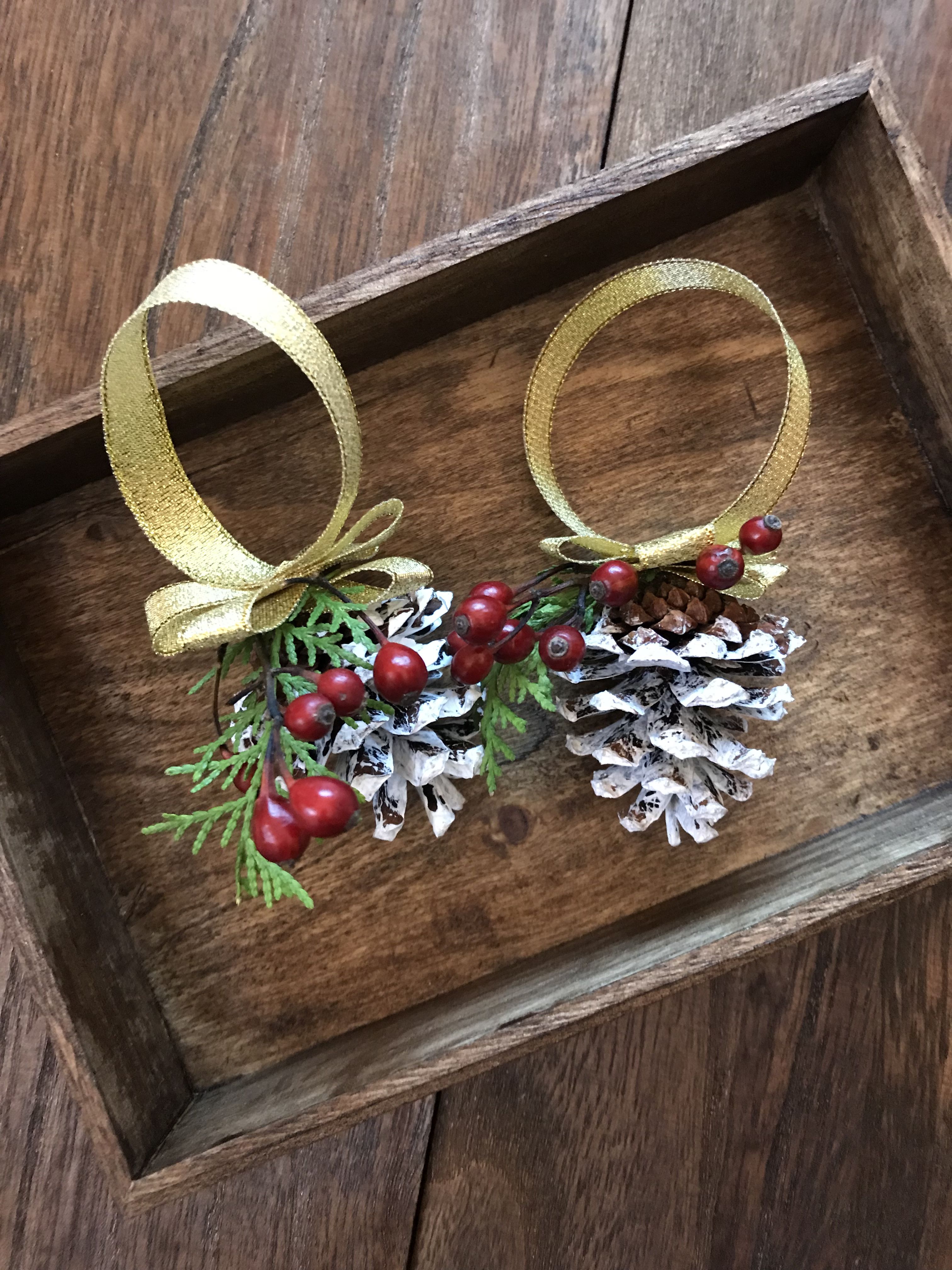 松ぼっくりや木の実でクリスマスオーナメントづくり ものづくり クリスマス デコレーション クリスマス アイデア オーナメント 松ぼっくりや木の実でクリスマスオーナメントづくり ものづくり クリスマス デコレーション クリスマス アイデア オーナメント