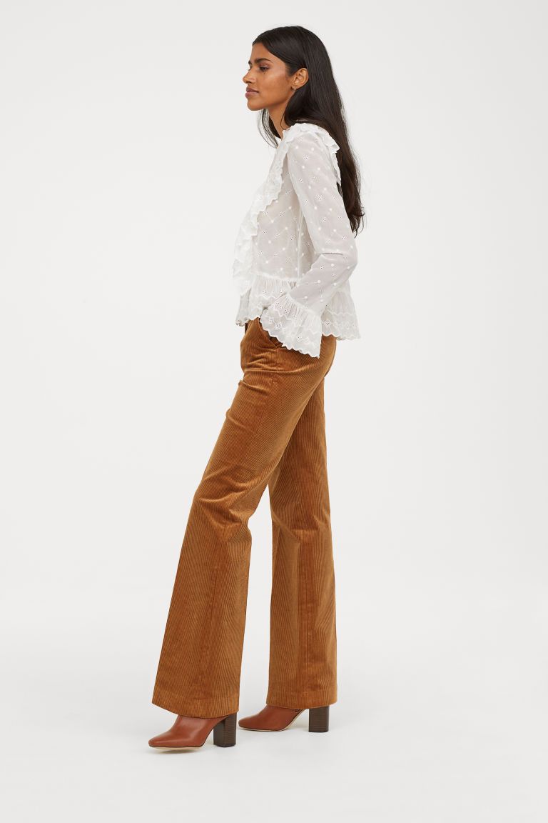 Pantalon en velours côtelé - Camel - FEMME | H&M FR 1 Corduroy Pants Outfit, Corduroy Pants Women, Pants For Women, Clothes For Women, Camel Pants, Flare, Pant Trends, Fashion Outfits, Womens Fashion
