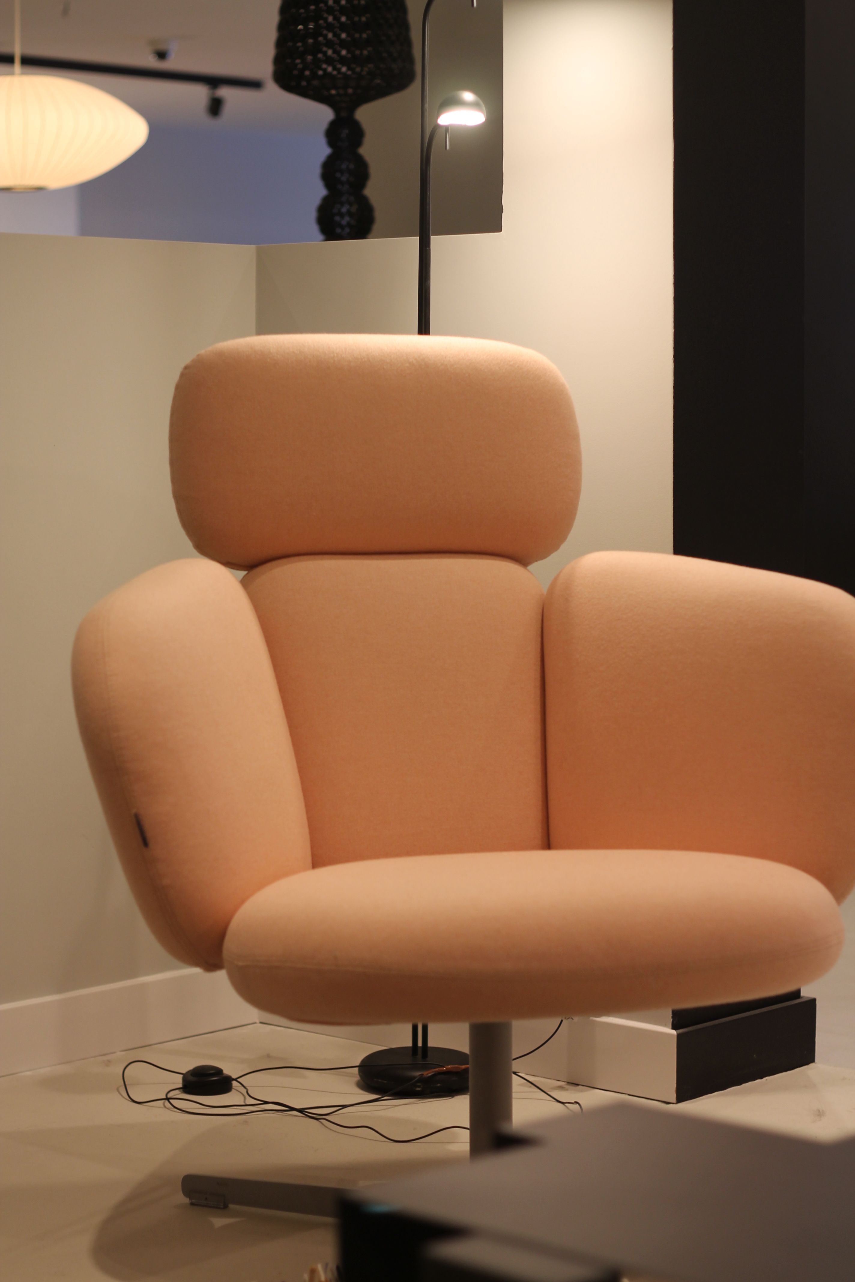 Combo Design is officieel dealer van Artifort. ✓ Bras Highback Chair makkelijk bestellen ✓ Gratis offerte aanvragen ✓ Gratis verzending (NL) Utrecht, Combo, Relax, Sofa, Design, Arms, Settee, Couch