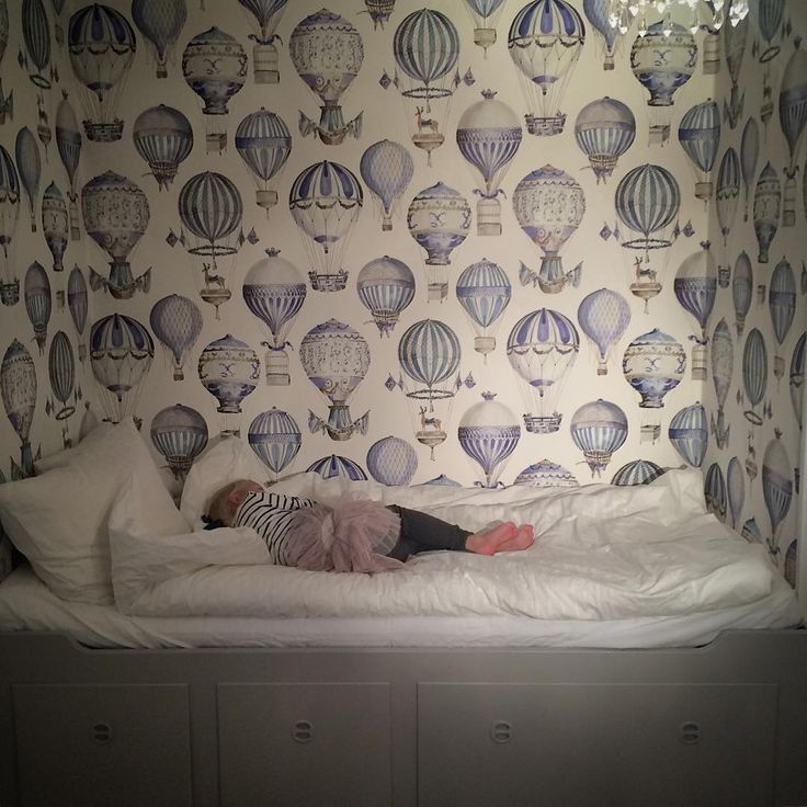 Barntapet i luftballonger i barnrum i tapet i manuel canovas i ...