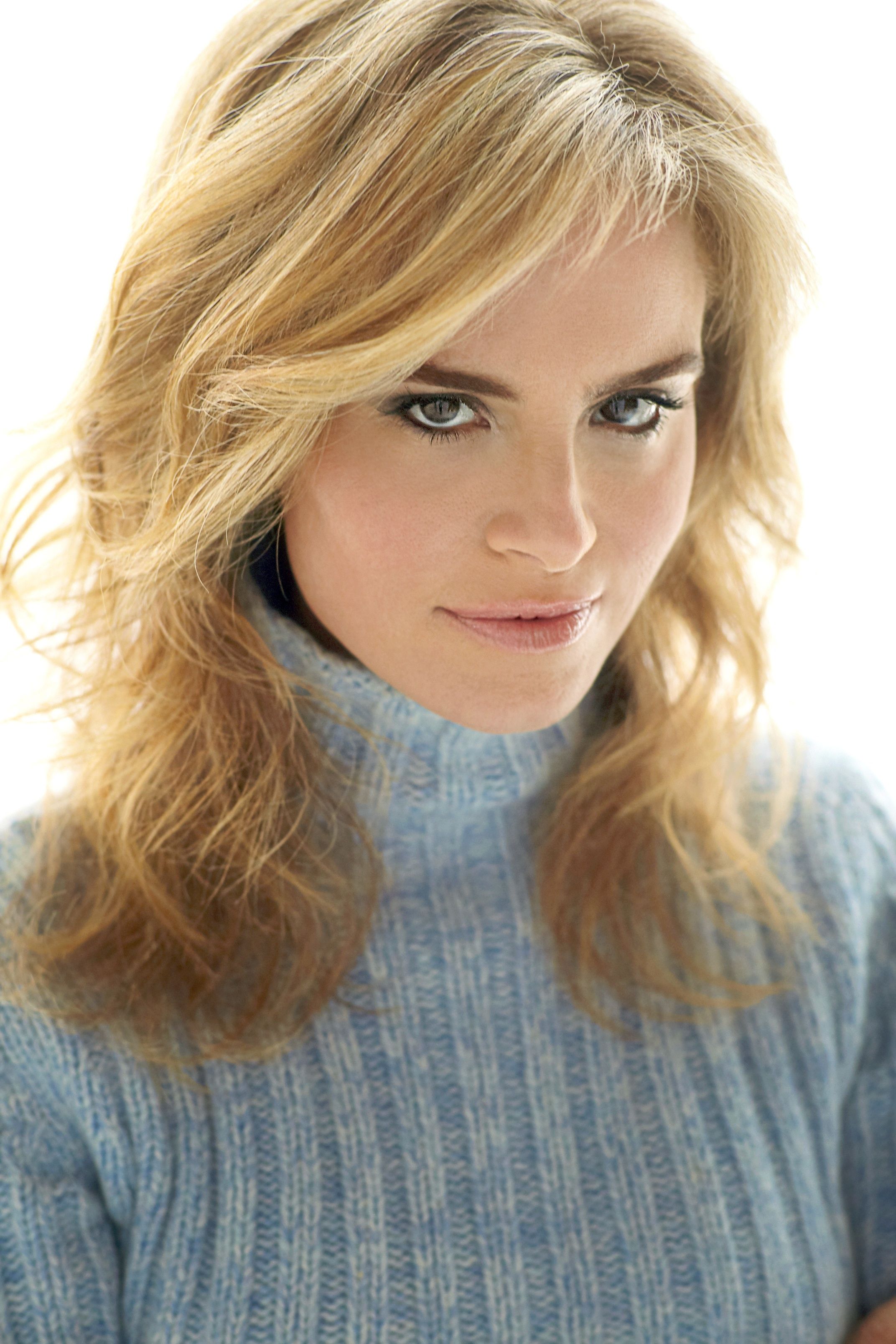 Betsy Russell | Betsy russell, Betsy, Russell young