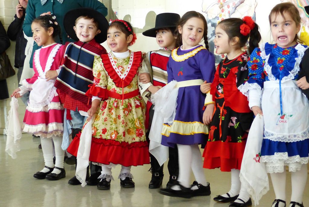 Chilenos Cueca Chilean Traditional Costumes Chilena chilenos-cueca-chilean-traditional-costumes-chilena