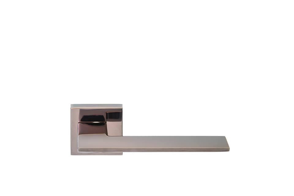 Ensemble de poignées de porte MANHATTAN sur rosace zamack finition - changer la serrure d une porte Ensemble de poignées de porte MANHATTAN sur rosace zamack finition - changer la serrure d une porte