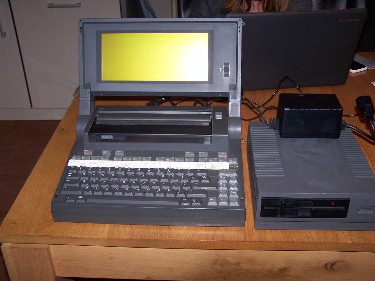 Small Wang Museum Laptop Museum Monitor