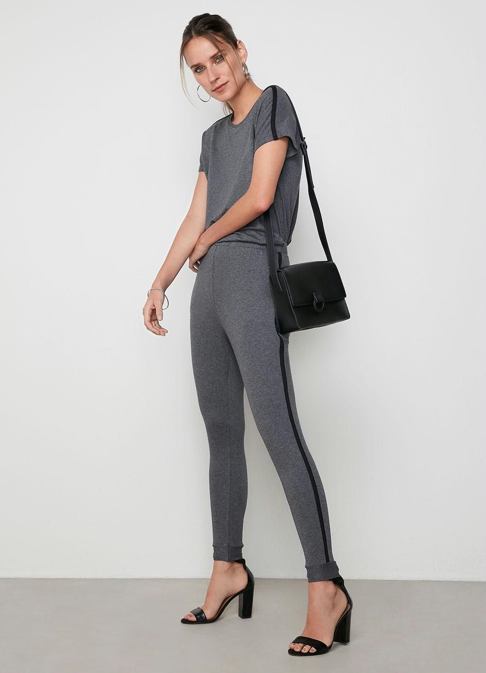 Calça cinza jogger em moletinho de viscose disponível do tamanho P ao XXG. Encontre no #aplicativo #Posthaus usando o código: 5745221 #LookPosthaus #legging #comfy #loungewear #lookcomfy #fiqueemcasa #homeoffice Jumpsuit, Pantsuit, Legging, Ideias Fashion, Suits, Casual, Loungewear, Maya, Home Office