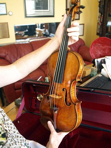 Playing The Vieuxtemps Guarneri Del Gesu And An Ex Nachez Strad Violin Violin Instrument Violin Music
